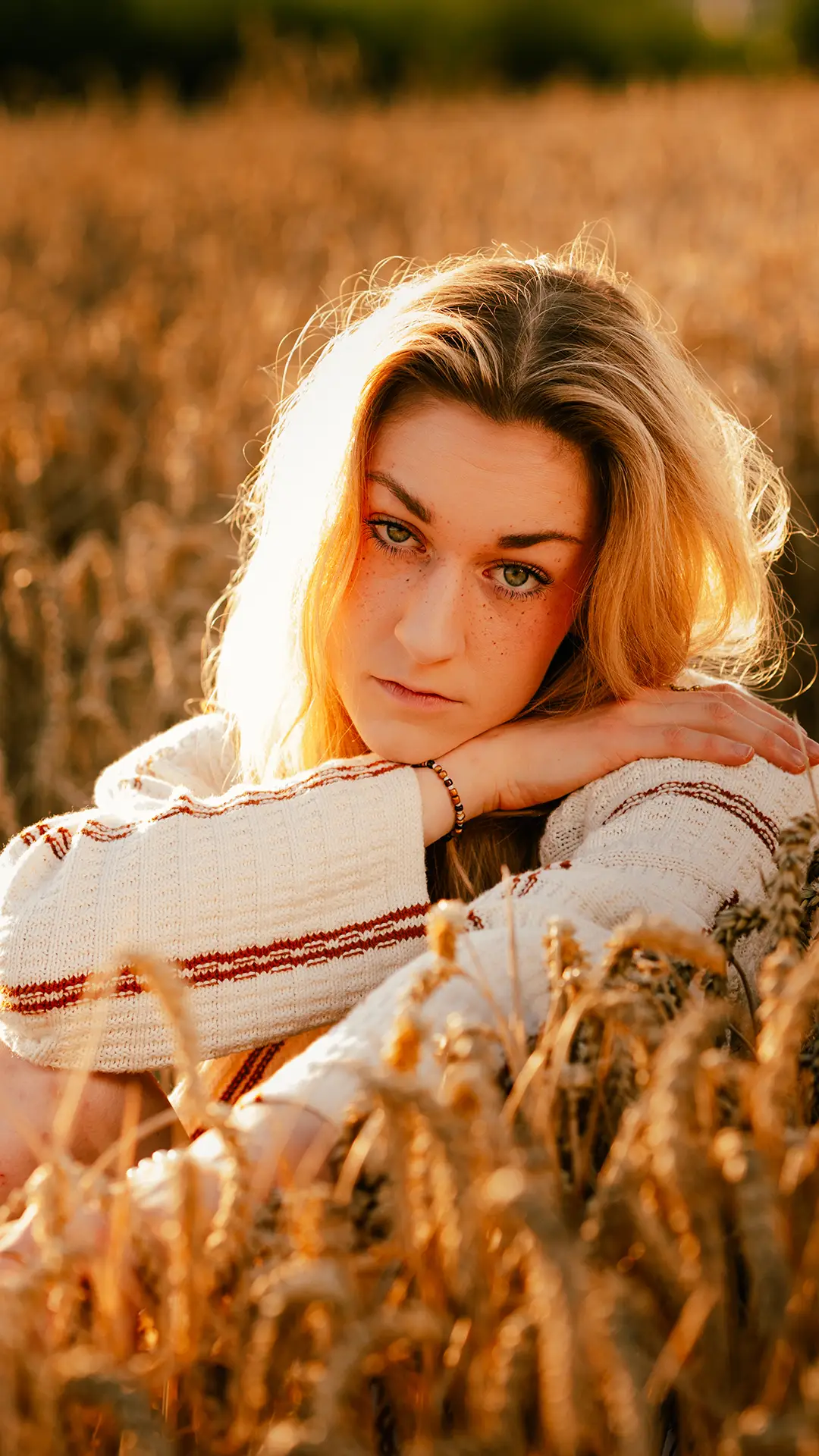 Outdoor-Portraitfoto im Kornfeld in Trier