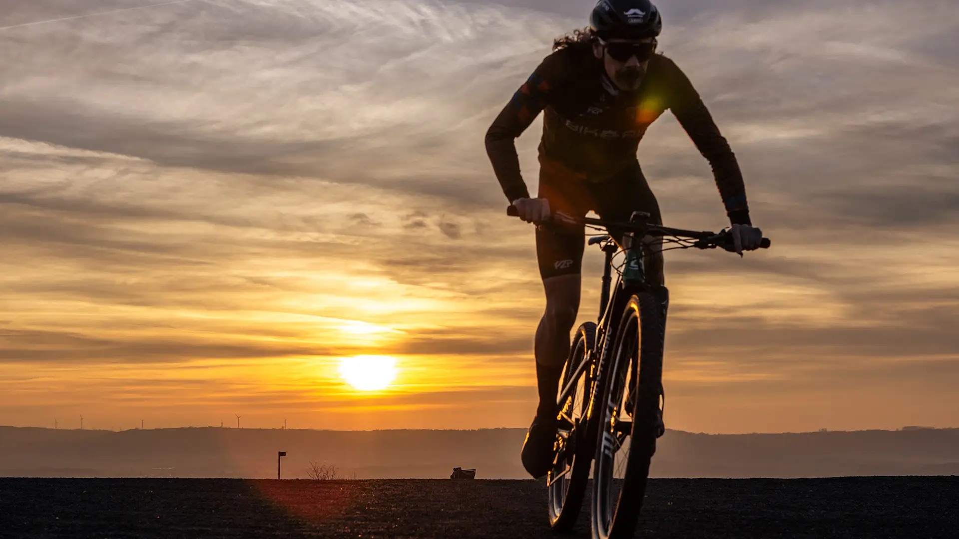 Sportfotografie Trier: Radfahrer im Sonnenuntergang